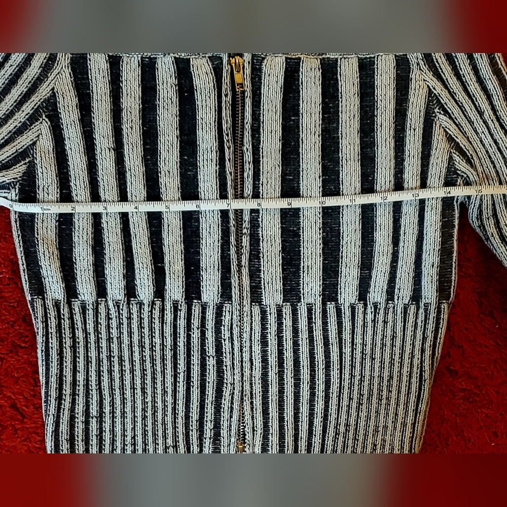 🦋 Off-Shoulder Ribbed Zip-Up Cropped Sweater - New With Tag - Picture 5 of 9